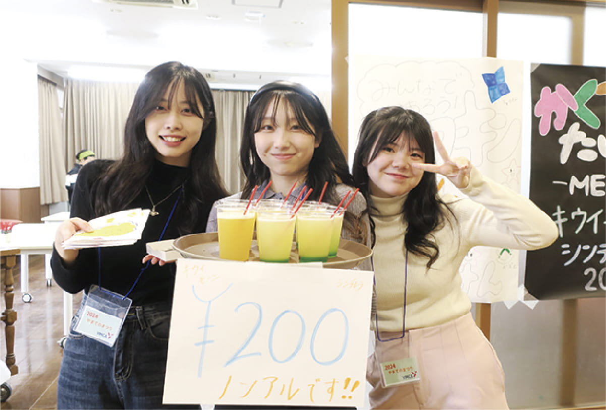 YMCA山手まつりで飲み物を販売している様子