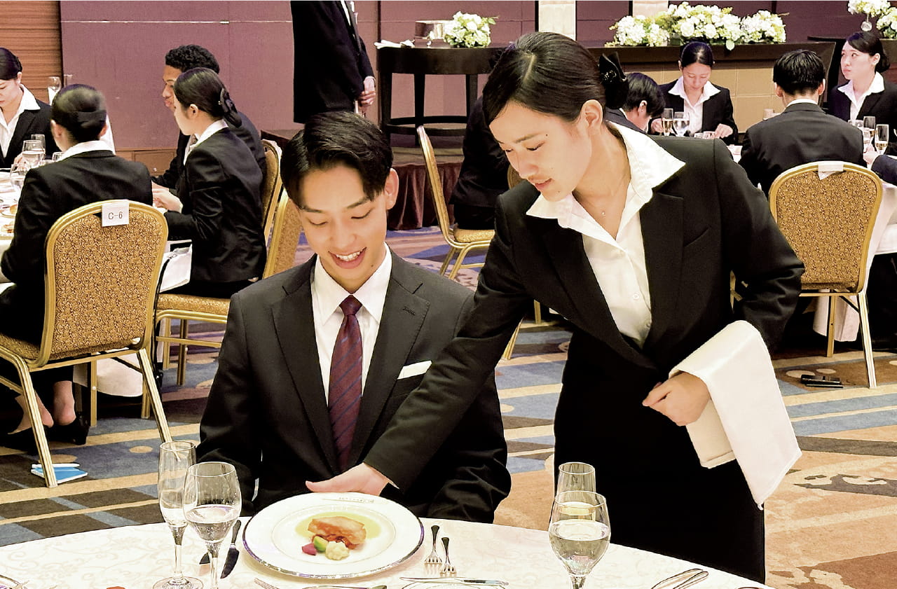 本物のホテルで学ぶ 超実践的な授業